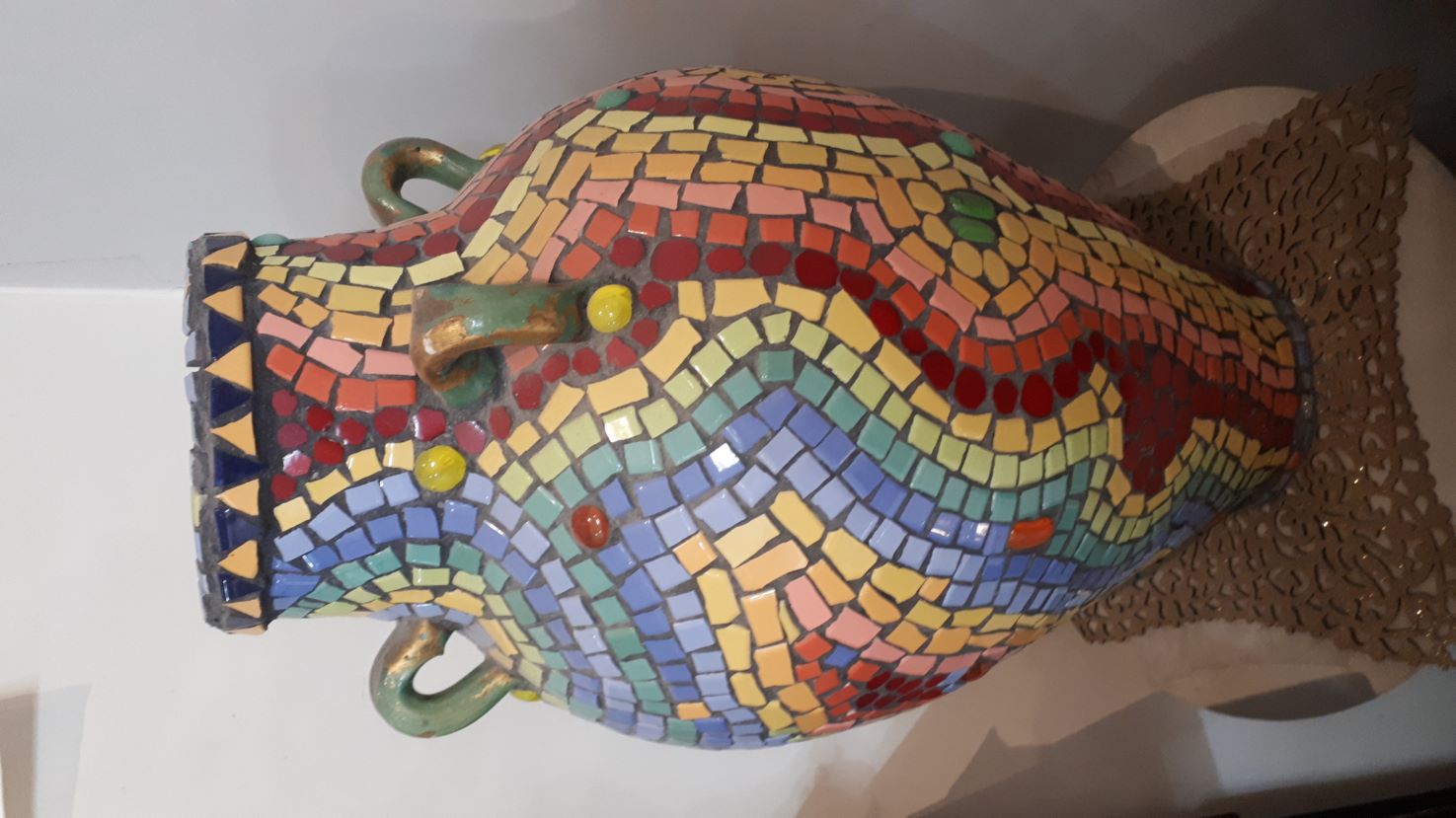 گلدان با متریال کاشی شکسته